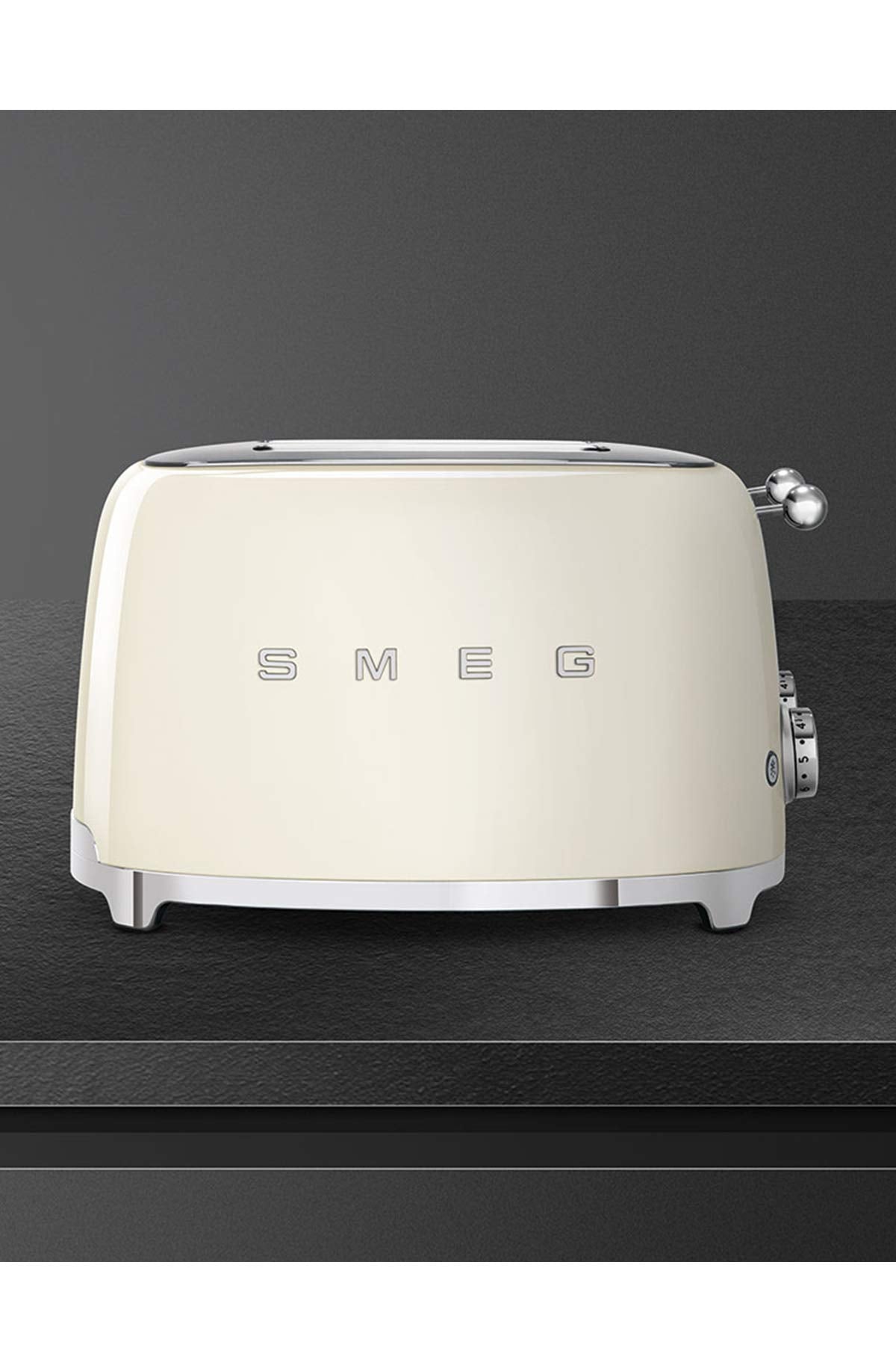 Smeg TSF03CREU 4-Scheiben Toaster, 6 Bräunungsstufen, Aufwärm-, Abtau- & Bagel-Funktion, Krümelschublade, 2000W, Creme